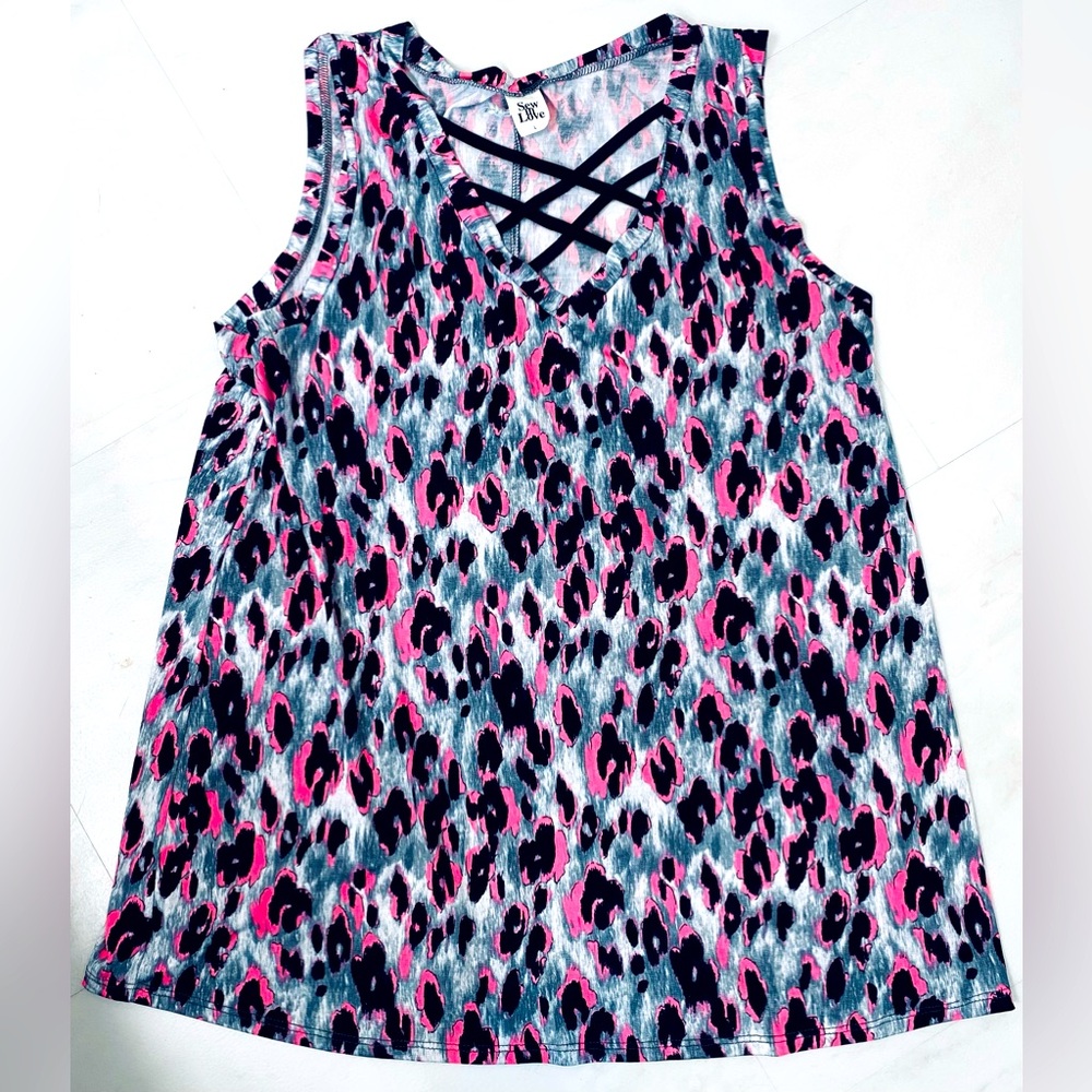 Pink leopard print short sleeve shirt